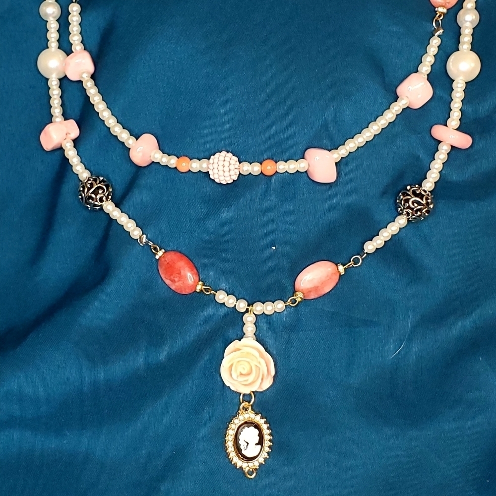 Handmade pearl and pink agate necklace. - Picture 3 of 4